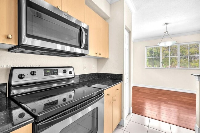 Building Photo - 2532 Centergate Dr