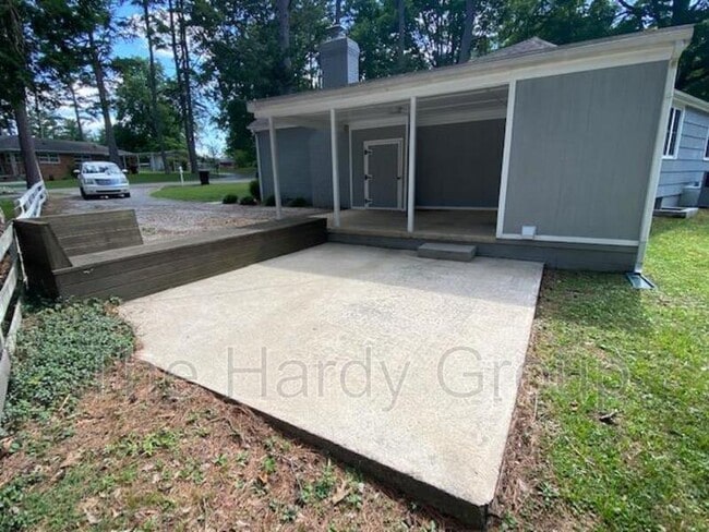 Building Photo - 934 McKellar Dr