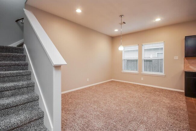 Building Photo - 135 Mustang Stampede Dr