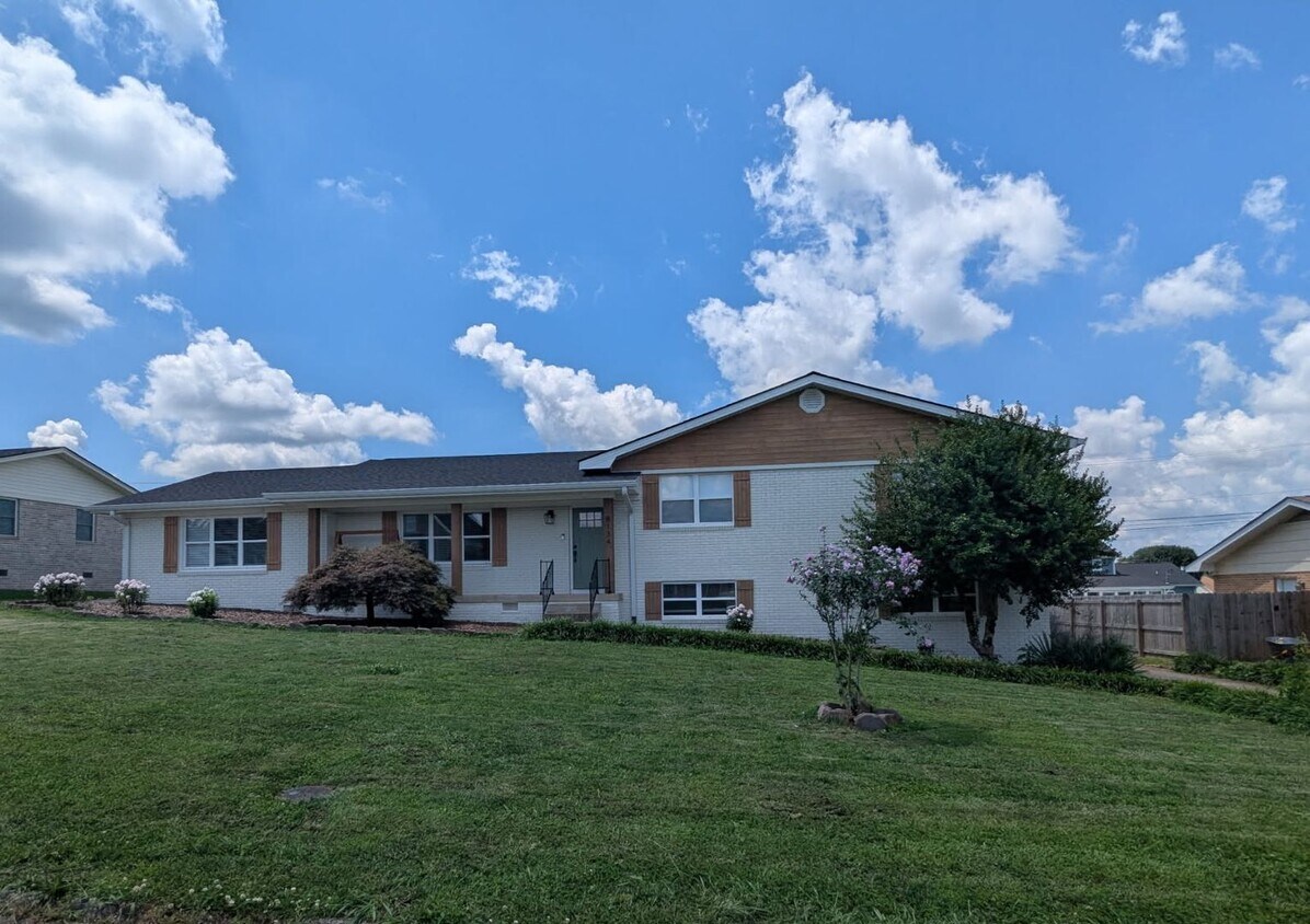 Foto principal - COMING SOON! House in Holly Hills