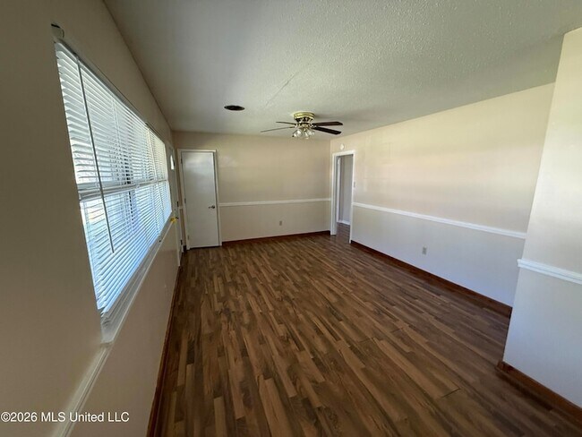 Foto del edificio - 405 McGuire Cir