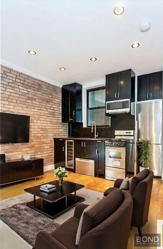Foto principal - 422 E 9th St