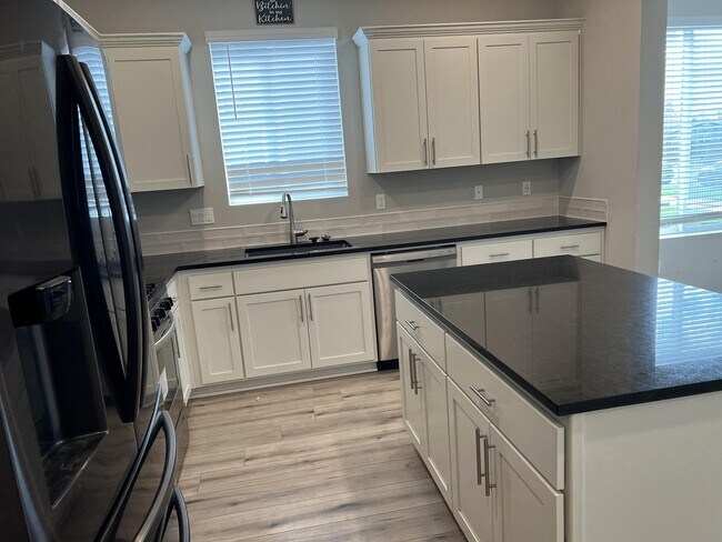 Building Photo - 31469 NW North Ave