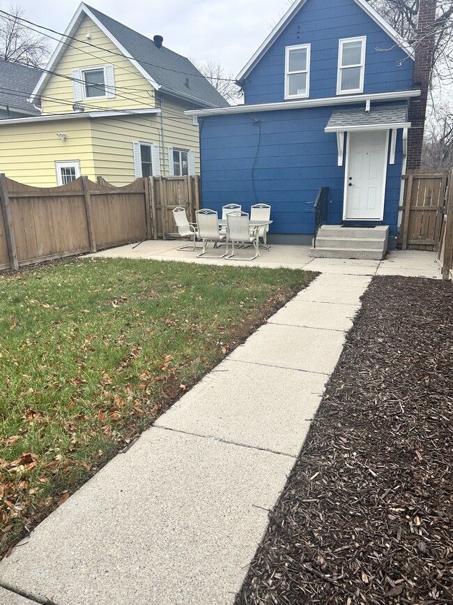 Building Photo - 1201 University Ave