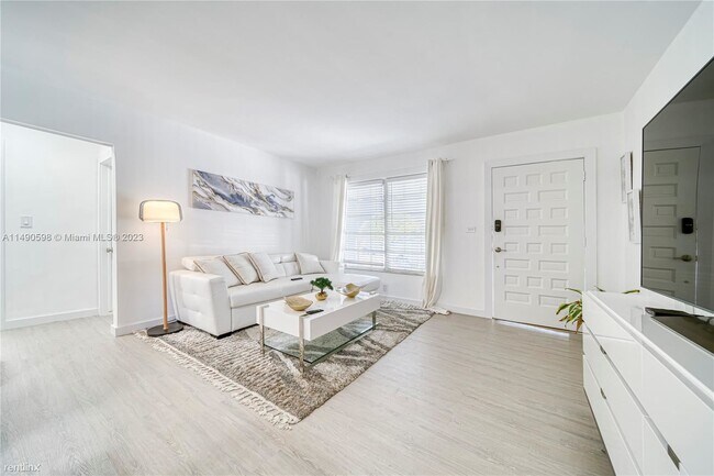 Building Photo - 3 br, 2 bath House - 2919 SW 25th Ter # A