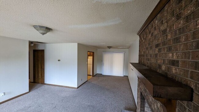Building Photo - 4013 Pebblebrook Ct
