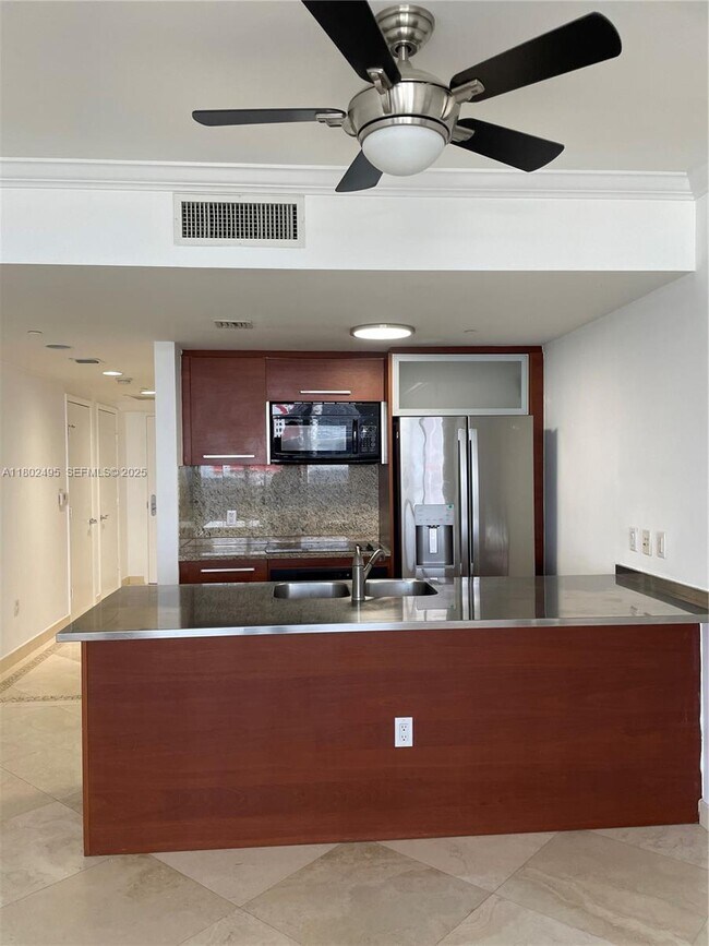 Building Photo - 1850 S Ocean Dr