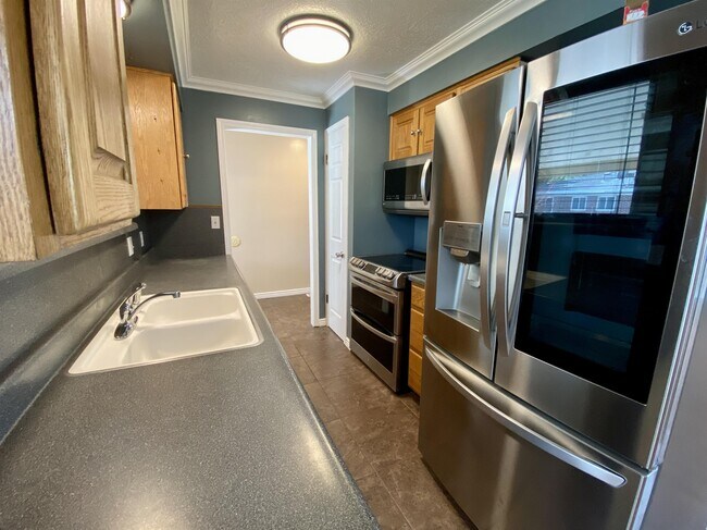 Building Photo - 545 E Dawn Dr
