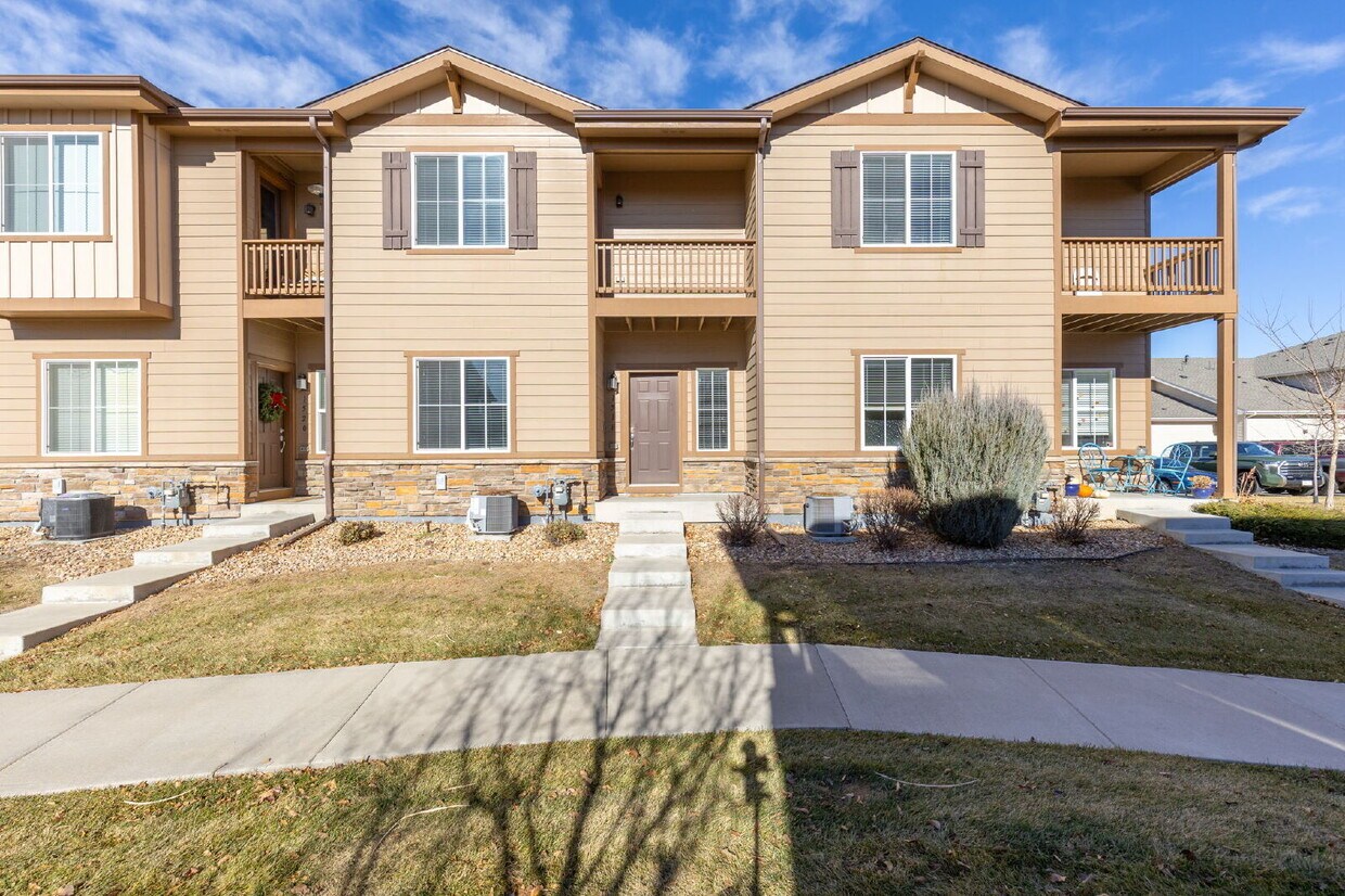 Newer 3bdrm/2 1/2 bath townhome in the heart of Longmont! - Newer 3bdrm/2 1/2 bath townhome in the heart of Longmont!