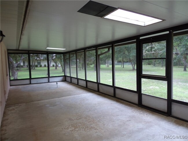 Building Photo - 100 E Knightsbridge Pl