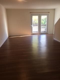 Building Photo - Spacious 3 bedroom Townhome
