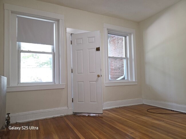 Foto del edificio - No brokers Fee, No Security Deposit, Heat,...