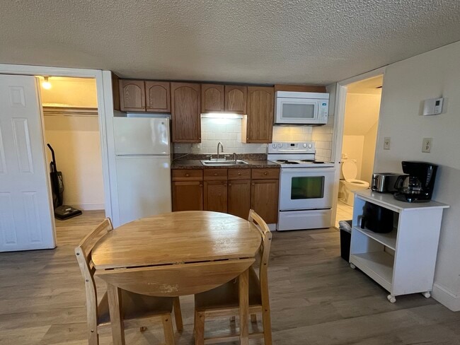 Building Photo - 2-15 Winn Park