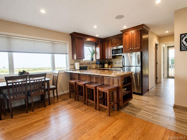 Foto del edificio - 345 Old Cove Blvd
