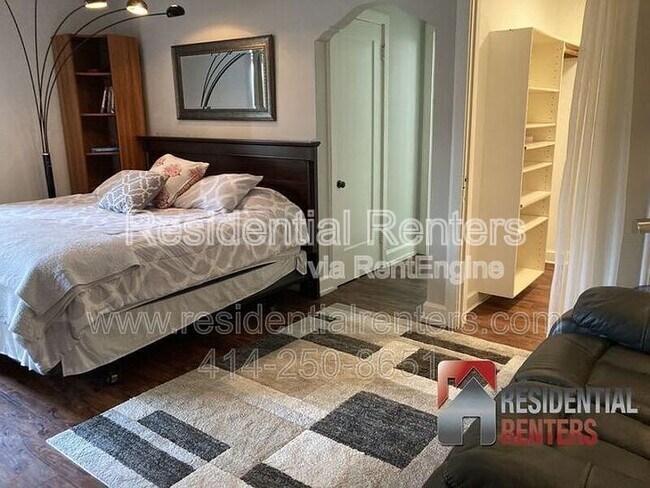 Foto del edificio - 1028 E Juneau Ave