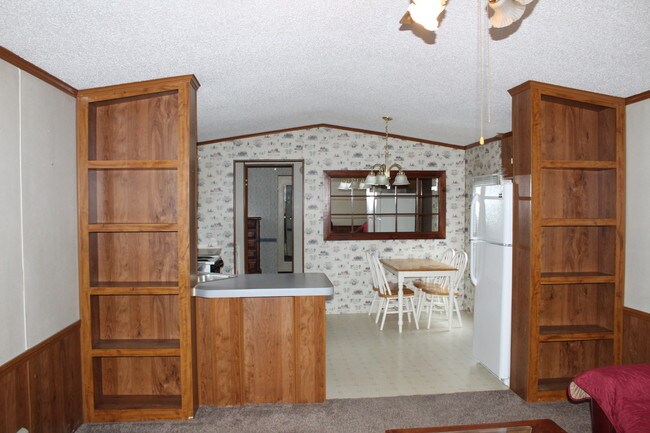 Building Photo - 1607 Historic 66 W