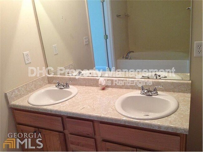 Foto del edificio - 6494 Snow Bird Ln