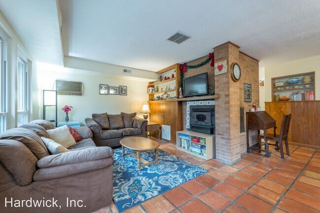Building Photo - 3 br, 1.5 bath House - 4915 Malden Way