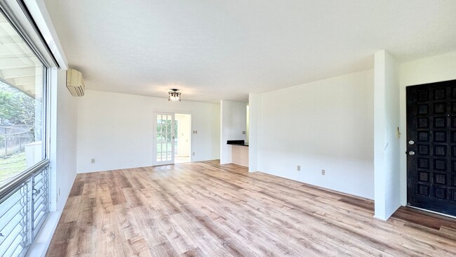 Building Photo - Available Now - Beautifully Renovated 3 Be...