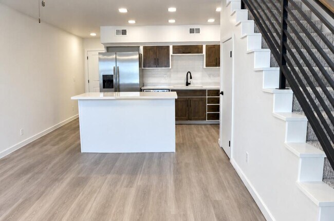 Foto del edificio - 531 E 8th St