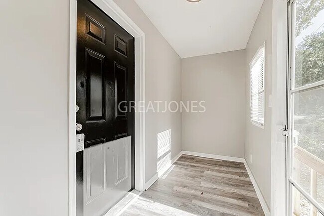 Foto del edificio - 512 Hampton Ave NW