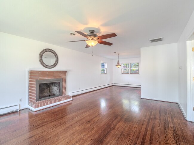 Building Photo - 2021 Meadow Lake Ct
