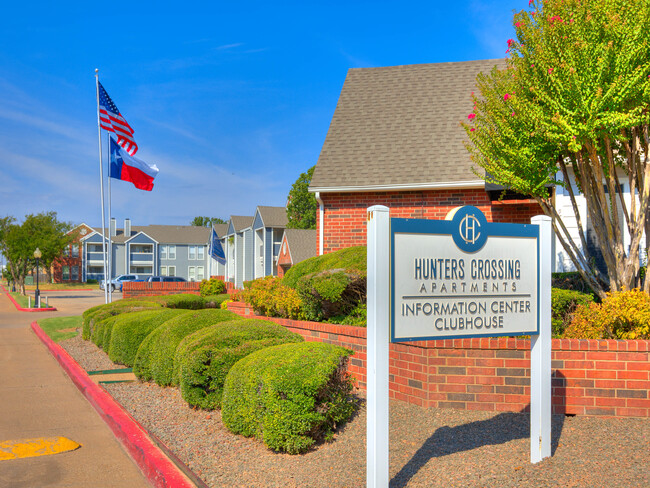 Building Photo - Hunters Crossing Apartments