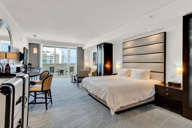 Building Photo - 4391 Collins Ave