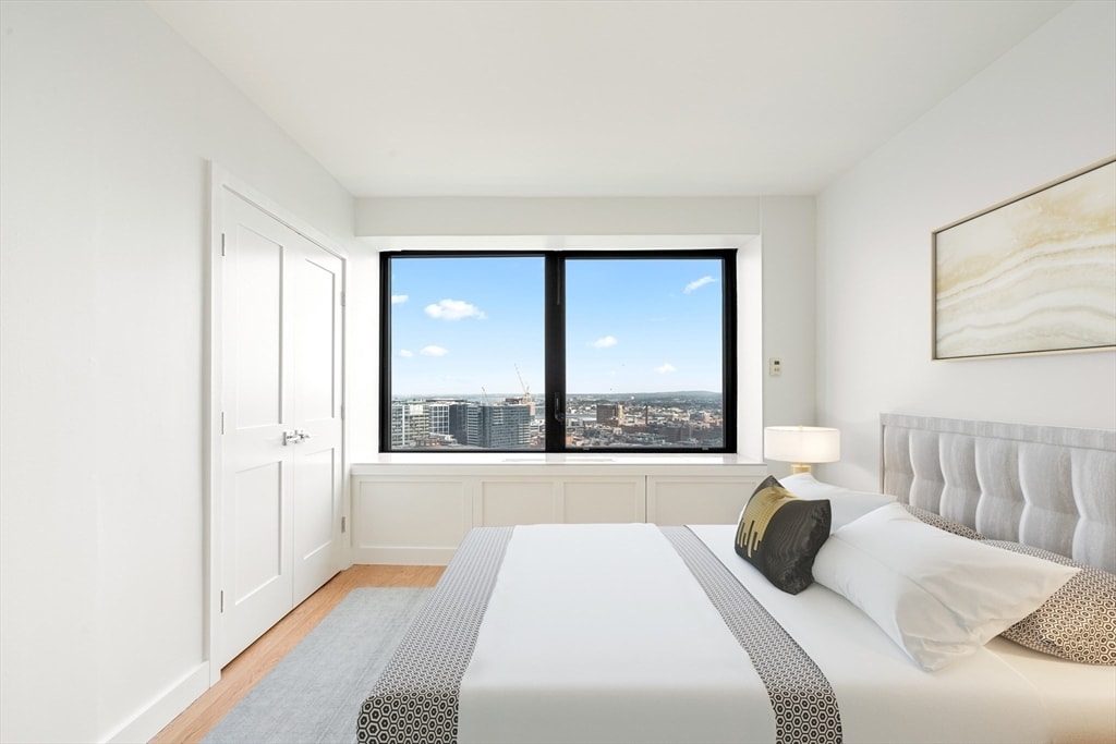 Foto principal - 85 E India Row