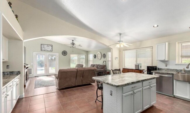 Foto del edificio - 22556 N Haley Dr