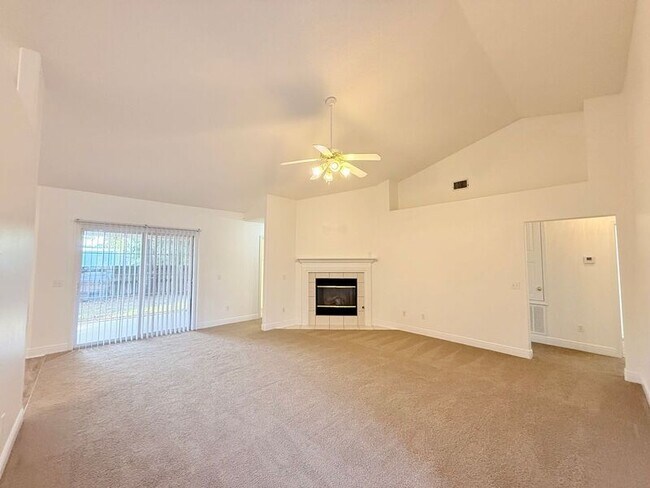 Foto del edificio - 7945 Amethyst Dr