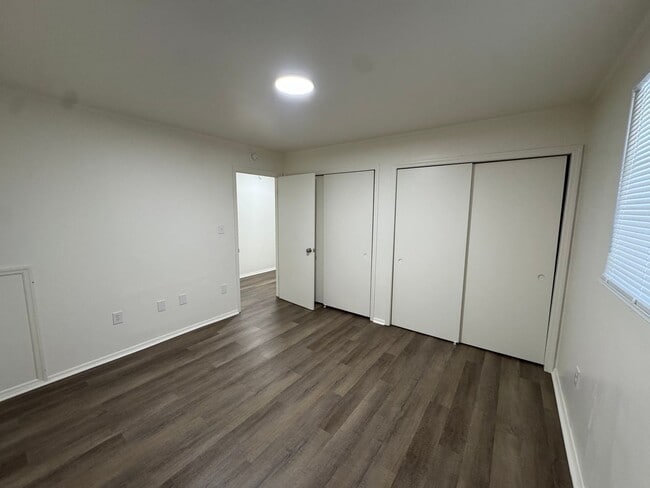Building Photo - Commanche St Duplex