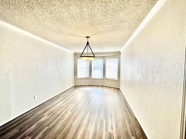 Foto del edificio - Beautiful spacious brick home! Must see!