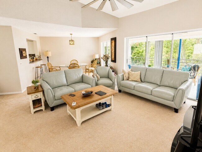 Foto del edificio - FOR RENT – STUNNING 2 BEDROOM / 2 BATH CONDO IN BRADENTON