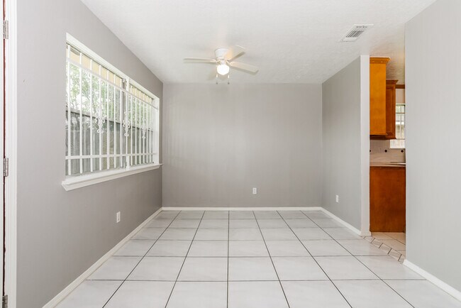 Foto del edificio - 14110 Magnolia Springs Dr