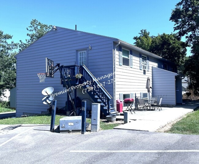 Building Photo - 453 McCleery St