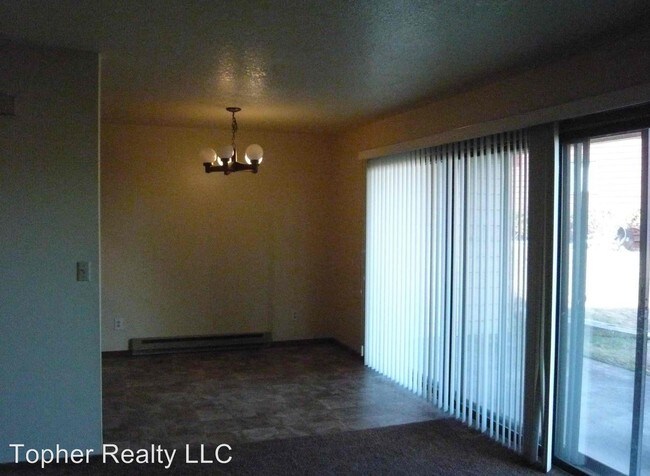 Building Photo - 39-46 Cloverview Dr