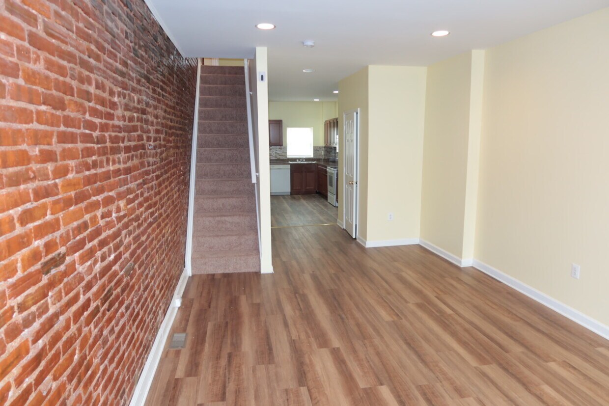 Primary Photo - 152 N Haven St