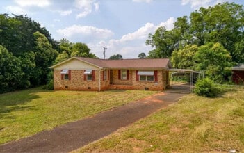 Building Photo - 504 Ottawa Cir