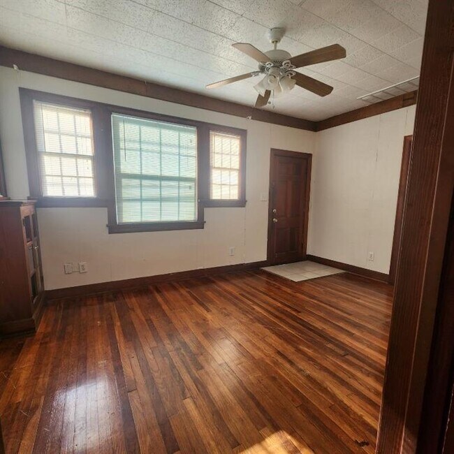 Building Photo - 5412 Evans Ave