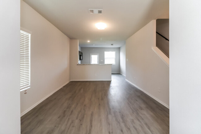 Building Photo - 7429 Skylight Dr