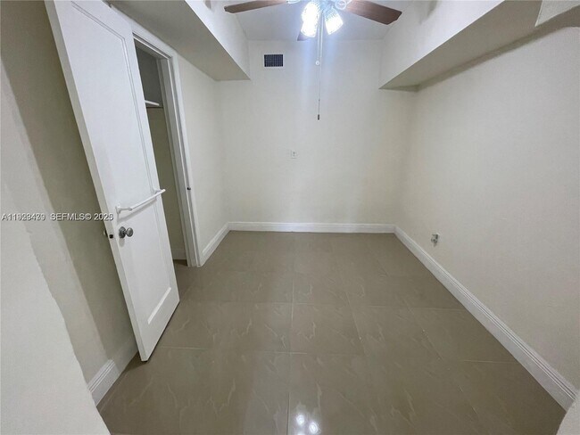 Foto del edificio - 12520 W Randall Park Dr