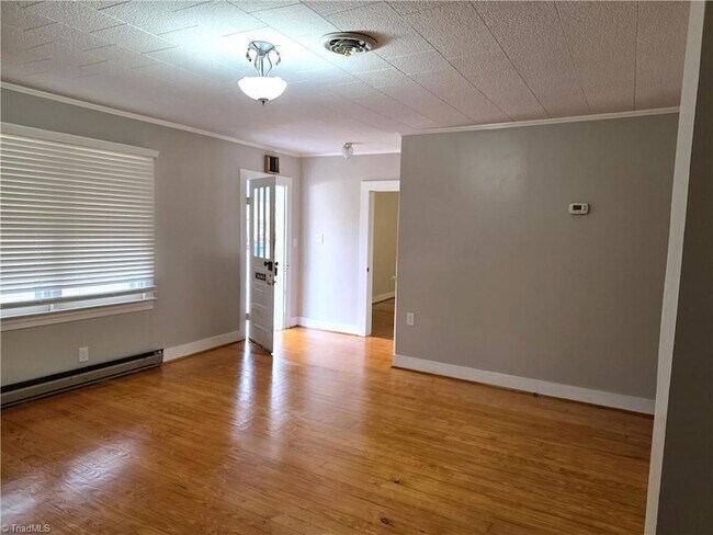 Foto del edificio - 816 Banner St