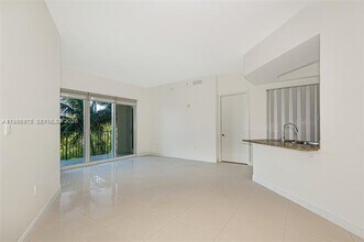 Building Photo - 20000 E Country Club Dr
