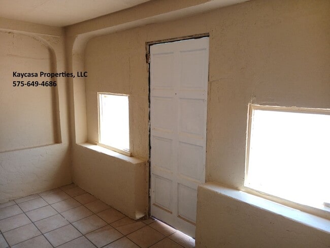 Building Photo - 1 Bedroom House Near Downtown