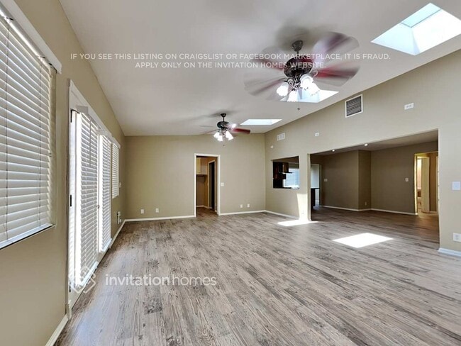 Foto del edificio - 9930 Montgomery Ave