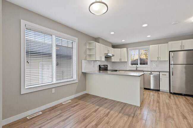 Photo du bâtiment - 10110-10113 113 Ave NW