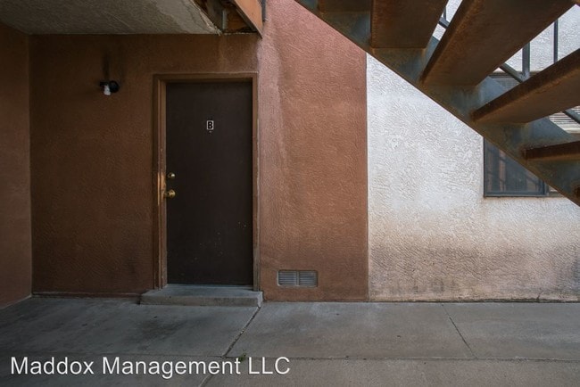 Building Photo - 404 Cornell Dr SE