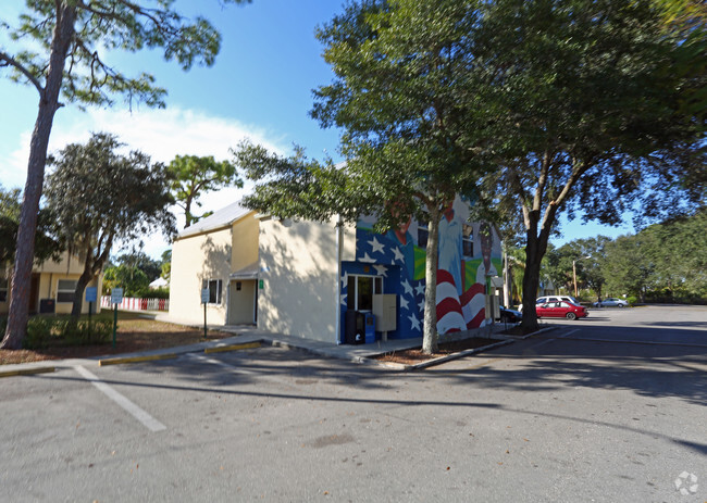 Foto del edificio - Sanders Pines