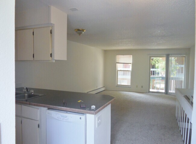 Building Photo - 1065 University Ave